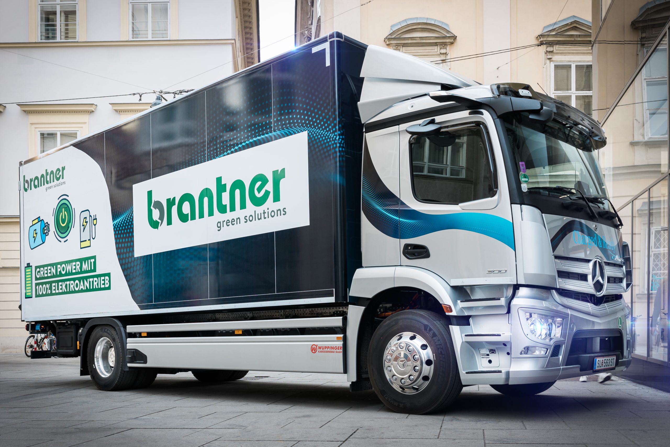 Brantner stellt emissionslose Müllentsorgung mittels Elektro-LKW auf die Probe