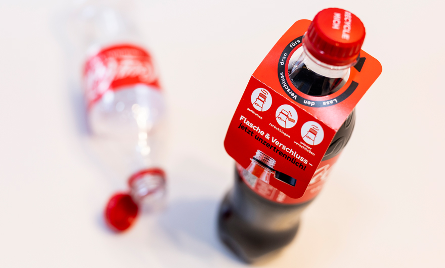 Coca-Cola Flasche mit Anhang